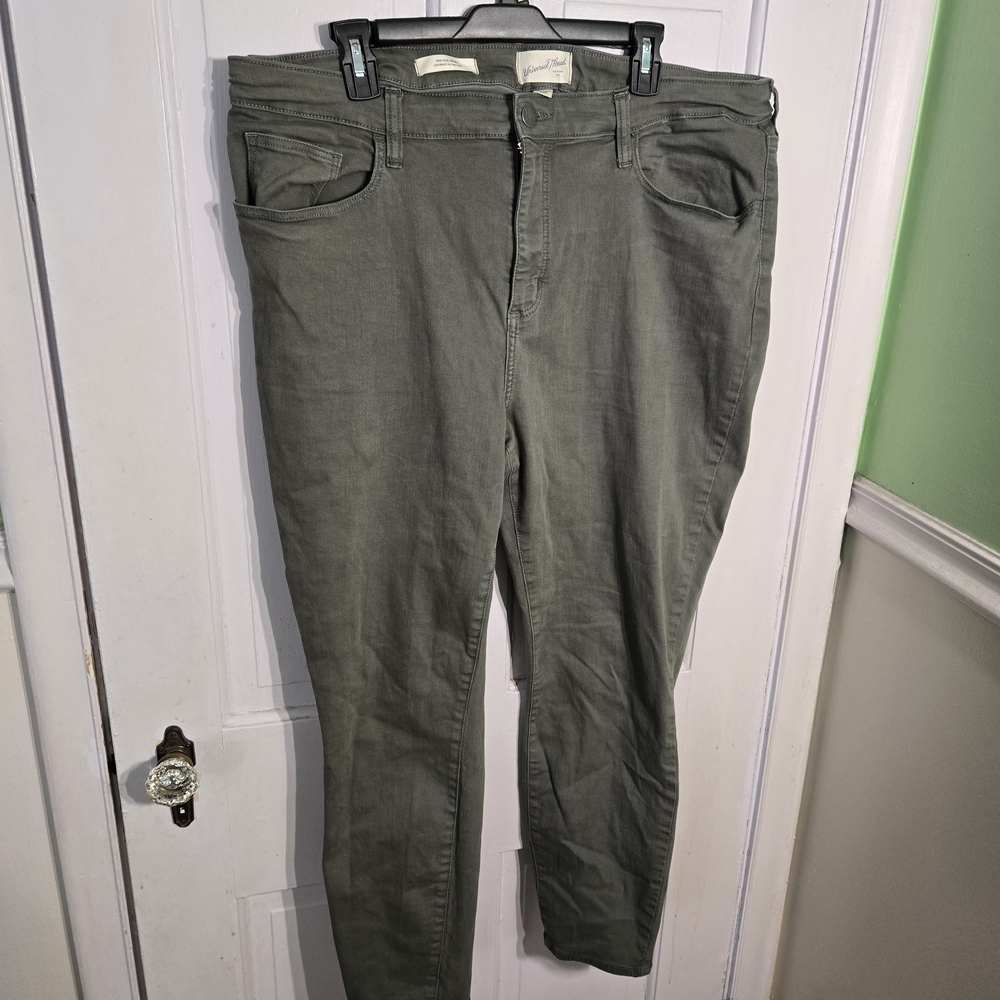Universal Thread Green Straight Leg Jeans